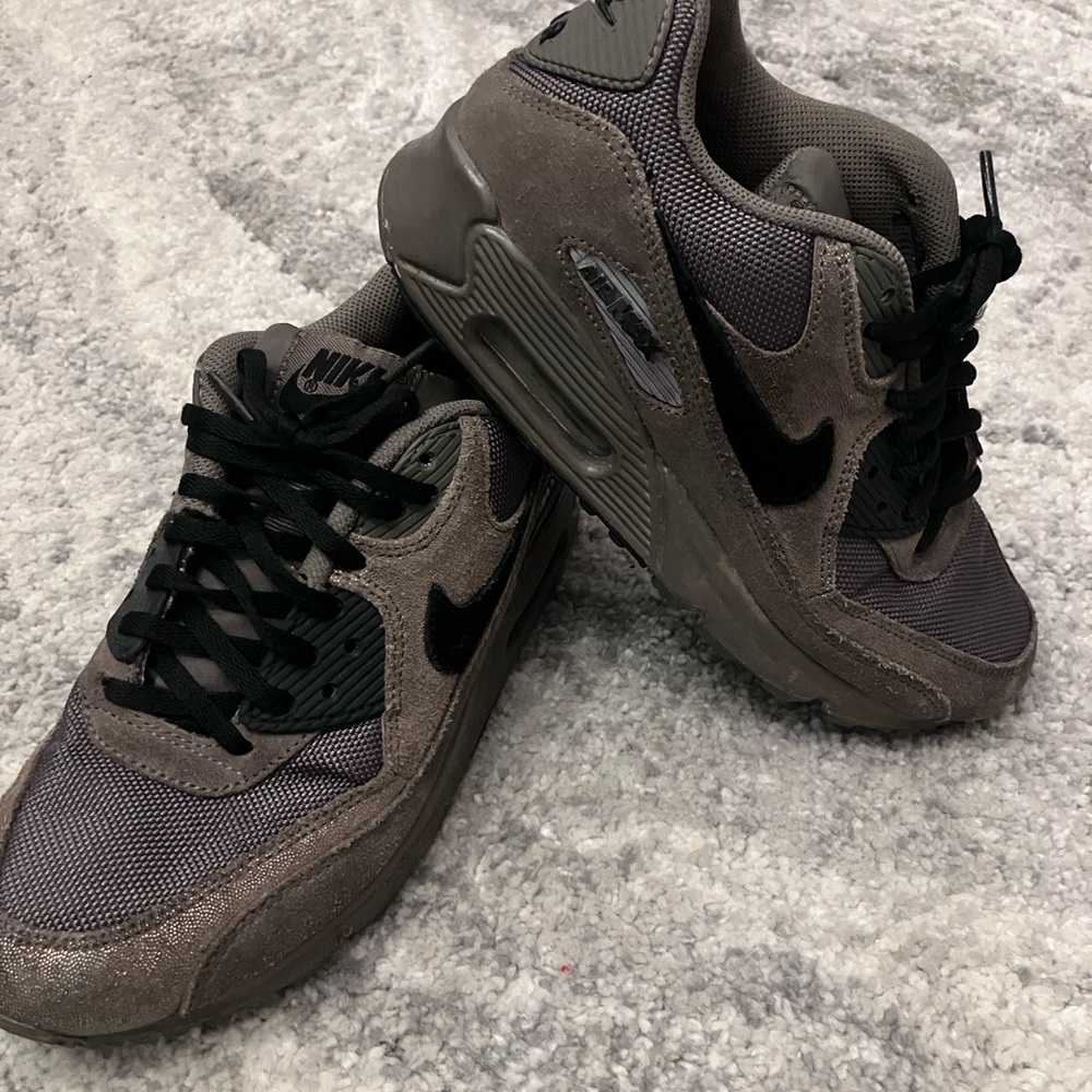 Nike Air Max ‘90 in Brown and Black